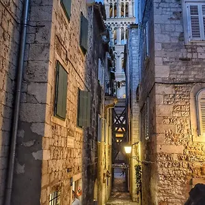  Apartment Largo In The Heart Of Diocletian Palace